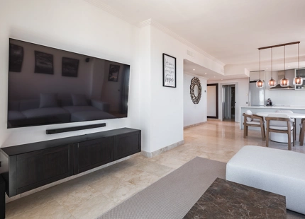 SPECTACULAR ONE-LEVEL PENTHOUSE WITH PANORAMIC SEA VIEWS IN BENAHAVÍS