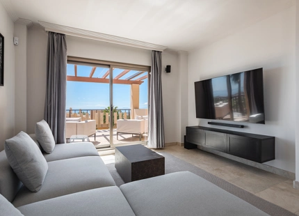 SPECTACULAR ONE-LEVEL PENTHOUSE WITH PANORAMIC SEA VIEWS IN BENAHAVÍS