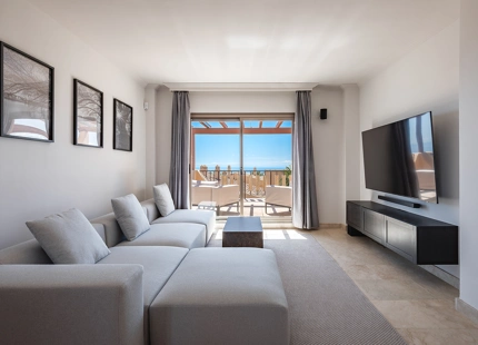 SPECTACULAR ONE-LEVEL PENTHOUSE WITH PANORAMIC SEA VIEWS IN BENAHAVÍS
