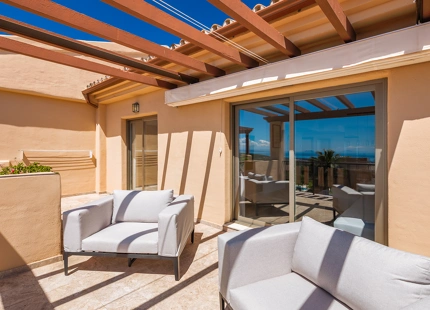 SPECTACULAR ONE-LEVEL PENTHOUSE WITH PANORAMIC SEA VIEWS IN BENAHAVÍS