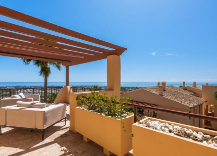 SPECTACULAR ONE-LEVEL PENTHOUSE WITH PANORAMIC SEA VIEWS IN BENAHAVÍS