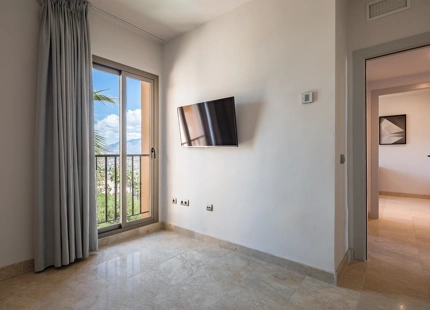 SPECTACULAR ONE-LEVEL PENTHOUSE WITH PANORAMIC SEA VIEWS IN BENAHAVÍS
