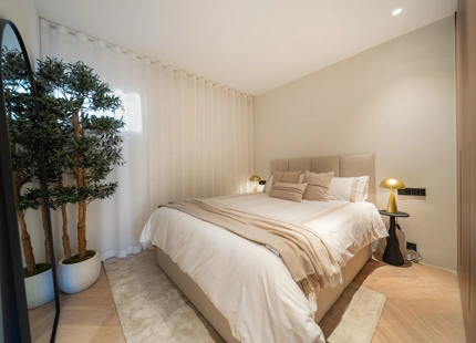 APARTAMENTO RENOVADO CON VISTAS PANORÁMICAS AL MAR EN LA MILLA DE ORO DE MARBELLA