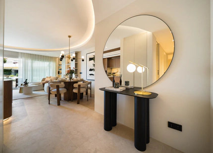 APARTAMENTO RENOVADO CON VISTAS PANORÁMICAS AL MAR EN LA MILLA DE ORO DE MARBELLA