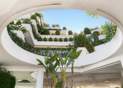 APARTAMENTO RENOVADO CON VISTAS PANORÁMICAS AL MAR EN LA MILLA DE ORO DE MARBELLA