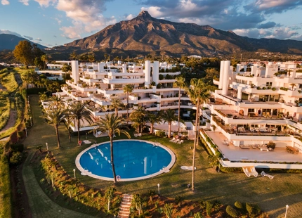 APARTAMENTO RENOVADO CON VISTAS PANORÁMICAS AL MAR EN LA MILLA DE ORO DE MARBELLA