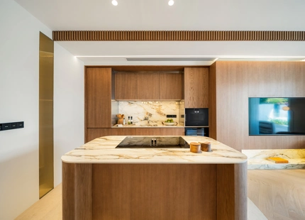APARTAMENTO RENOVADO CON VISTAS PANORÁMICAS AL MAR EN LA MILLA DE ORO DE MARBELLA