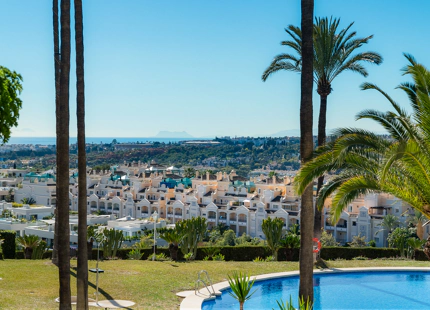 APARTAMENTO RENOVADO CON VISTAS PANORÁMICAS AL MAR EN LA MILLA DE ORO DE MARBELLA