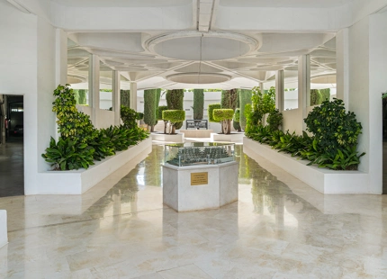 APARTAMENTO RENOVADO CON VISTAS PANORÁMICAS AL MAR EN LA MILLA DE ORO DE MARBELLA