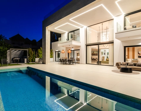 Villa for sale in Cascada de Camojan, Marbella Golden Mile