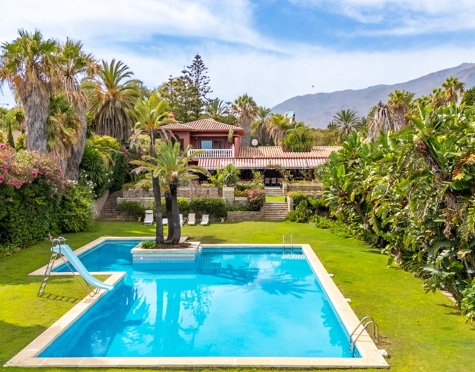 ICONIC BEACHFRONT VILLA ESTATE WITH UNMATCHED POTENTIAL IN ESTEPONA