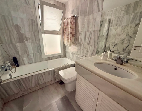 Apartamento en alquiler a corta temporada en Alcazaba Beach, Estepona East