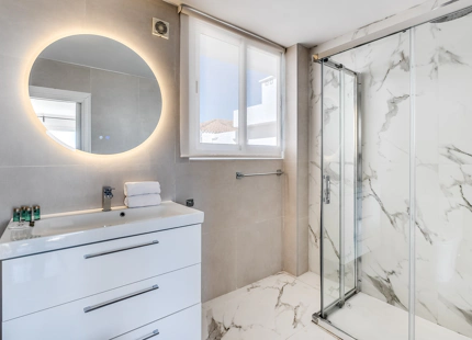 APARTAMENTO EXCLUSIVO CON VISTAS AL MAR EN PUERTO BANÚS