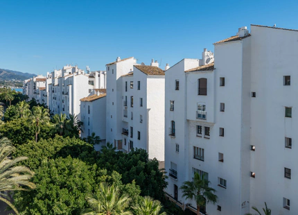 APARTAMENTO EXCLUSIVO CON VISTAS AL MAR EN PUERTO BANÚS