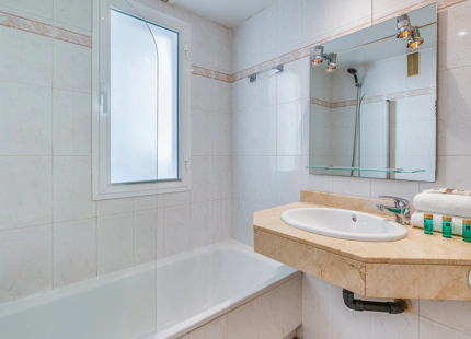 APARTAMENTO EXCLUSIVO CON VISTAS AL MAR EN PUERTO BANÚS