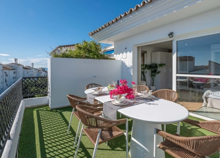 APARTAMENTO EXCLUSIVO CON VISTAS AL MAR EN PUERTO BANÚS