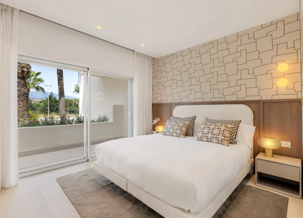 FULLY RENOVATED APARTMENT WITH PANORAMIC VIEWS AND CONTEMPORARY DESIGN