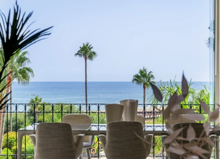 FULLY RENOVATED APARTMENT WITH PANORAMIC VIEWS AND CONTEMPORARY DESIGN