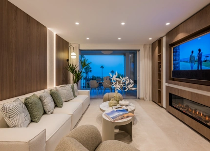 FULLY RENOVATED APARTMENT WITH PANORAMIC VIEWS AND CONTEMPORARY DESIGN