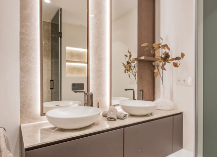 FULLY RENOVATED APARTMENT WITH PANORAMIC VIEWS AND CONTEMPORARY DESIGN