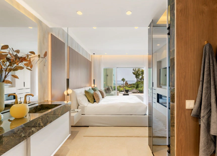FULLY RENOVATED APARTMENT WITH PANORAMIC VIEWS AND CONTEMPORARY DESIGN