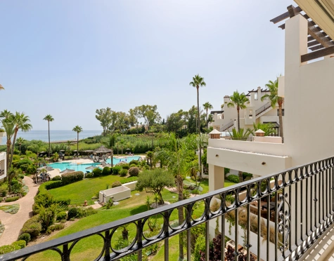 Apartment for sale in Bahía del Velerín, Estepona East