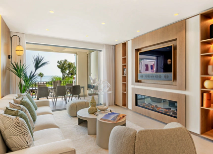 FULLY RENOVATED APARTMENT WITH PANORAMIC VIEWS AND CONTEMPORARY DESIGN