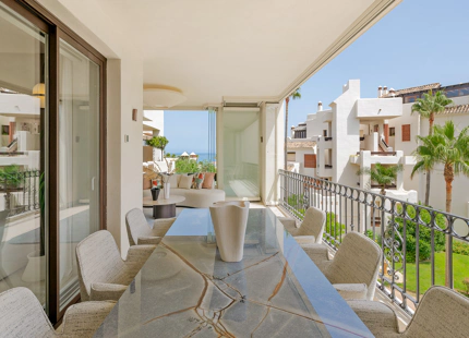FULLY RENOVATED APARTMENT WITH PANORAMIC VIEWS AND CONTEMPORARY DESIGN