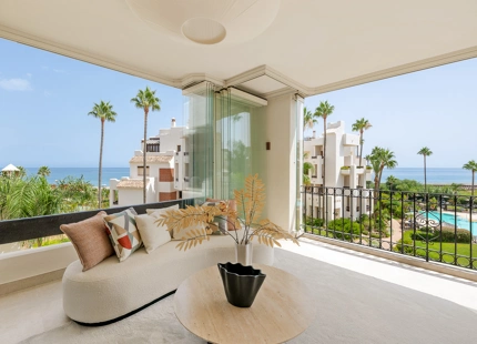 FULLY RENOVATED APARTMENT WITH PANORAMIC VIEWS AND CONTEMPORARY DESIGN