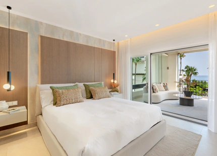FULLY RENOVATED APARTMENT WITH PANORAMIC VIEWS AND CONTEMPORARY DESIGN