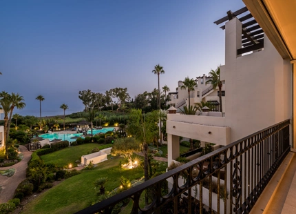 FULLY RENOVATED APARTMENT WITH PANORAMIC VIEWS AND CONTEMPORARY DESIGN