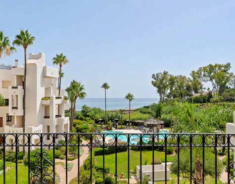 Apartment for sale in Bahía del Velerín, Estepona East