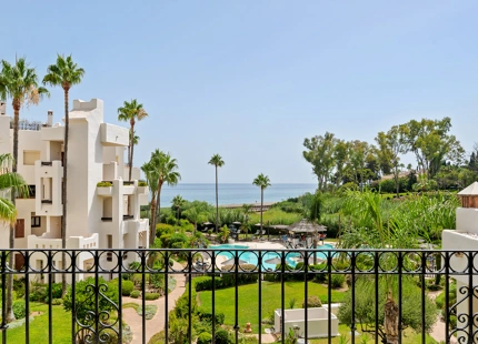 FULLY RENOVATED APARTMENT WITH PANORAMIC VIEWS AND CONTEMPORARY DESIGN