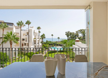 FULLY RENOVATED APARTMENT WITH PANORAMIC VIEWS AND CONTEMPORARY DESIGN