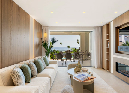 FULLY RENOVATED APARTMENT WITH PANORAMIC VIEWS AND CONTEMPORARY DESIGN