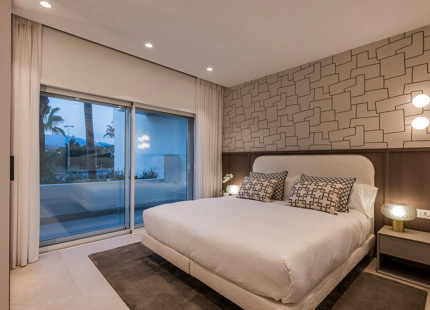 FULLY RENOVATED APARTMENT WITH PANORAMIC VIEWS AND CONTEMPORARY DESIGN