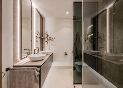 FULLY RENOVATED APARTMENT WITH PANORAMIC VIEWS AND CONTEMPORARY DESIGN