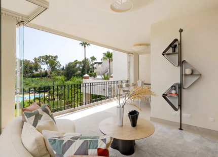 FULLY RENOVATED APARTMENT WITH PANORAMIC VIEWS AND CONTEMPORARY DESIGN