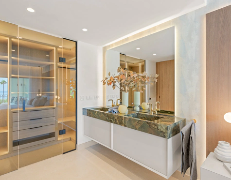 Apartment for sale in Bahía del Velerín, Estepona East