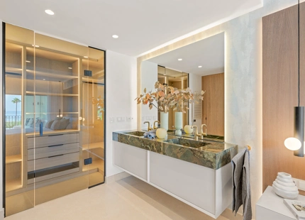 FULLY RENOVATED APARTMENT WITH PANORAMIC VIEWS AND CONTEMPORARY DESIGN