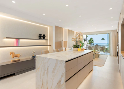 FULLY RENOVATED APARTMENT WITH PANORAMIC VIEWS AND CONTEMPORARY DESIGN