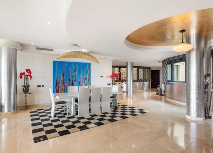 LUXURIOUS BEACHFRONT APARTMENT WITH PANORAMIC VIEWS IN LAGUNA DE BANÚS