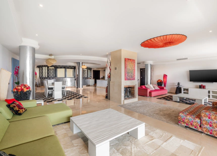 LUXURIOUS BEACHFRONT APARTMENT WITH PANORAMIC VIEWS IN LAGUNA DE BANÚS