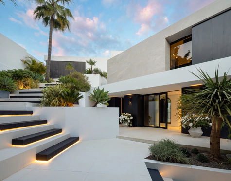 Villa for sale in El Madroñal, Benahavis