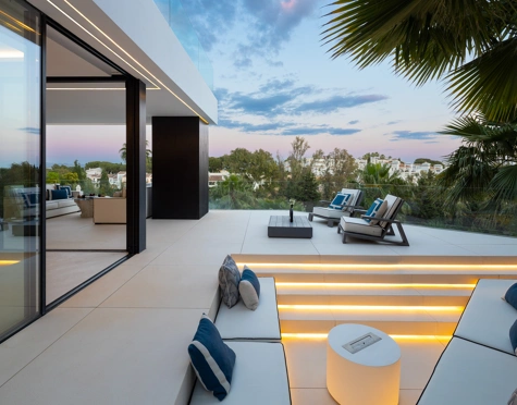 Villa for sale in El Madroñal, Benahavis