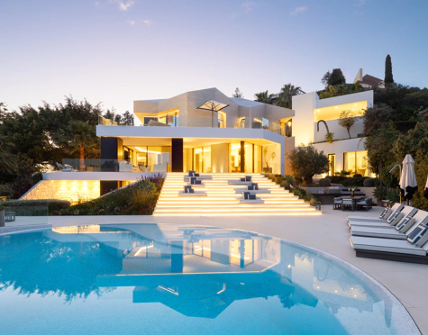 Villa en venta en El Madroñal, Benahavis