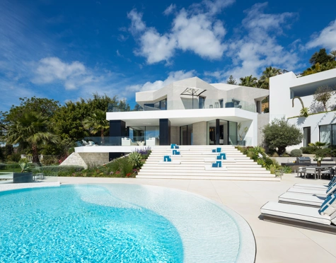 Villa for sale in El Madroñal, Benahavis