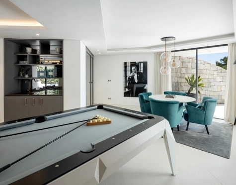 Villa for sale in El Madroñal, Benahavis
