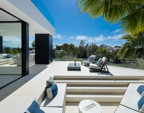 Villa for sale in El Madroñal, Benahavis