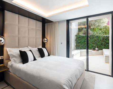 Villa for sale in El Madroñal, Benahavis